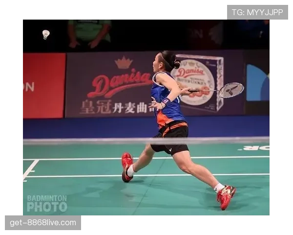 戴资颖下场脱掉球鞋那瞬间，像刚从秀场走下来的女孩，我这穷友心碎了